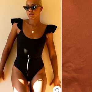 Londre The Ruffle Shoulder One Piece Swimsuit Bathing Suit Sculpting Clay